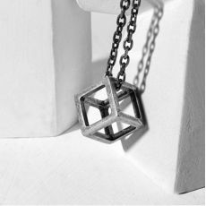 COLLIER PENDENTIF CUBIQUE GRIS - MENGENERATION